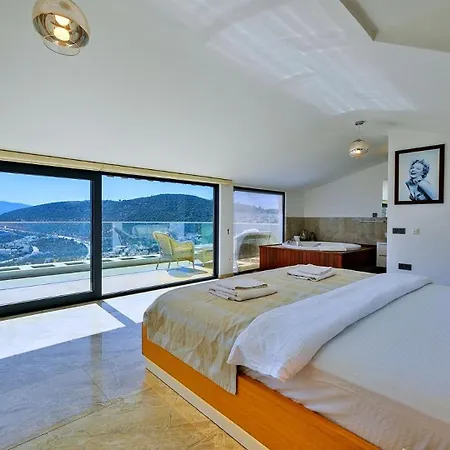Villa 5 Bedroom Luxury In - 1019 *